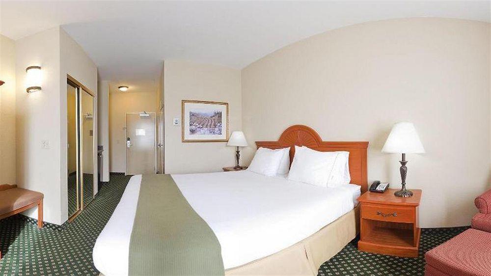 Holiday Inn Express Windsor Sonoma Wine Country By Ihg Exterior photo