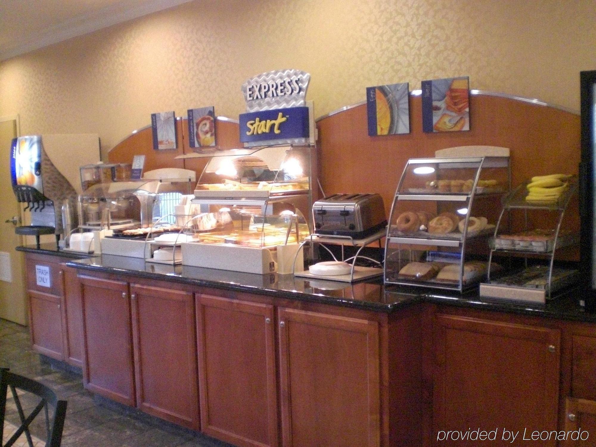 Holiday Inn Express Windsor Sonoma Wine Country By Ihg Restaurant photo