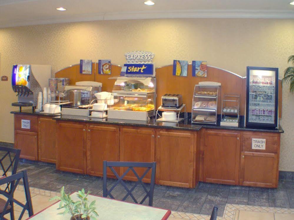 Holiday Inn Express Windsor Sonoma Wine Country By Ihg Restaurant photo